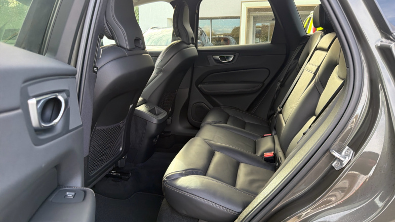 Volvo Xc60 2.0 B5P [250] Inscription Pro 5dr AWD Geartronic Petrol Estate